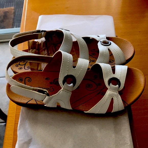 Bare Traps White Sandals Very Comfy - Picture 2 of 4